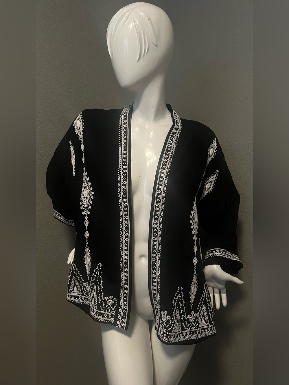 Chico's Women’s Black  Woven Embroidered Open-Front Short Kimono Size L / XL